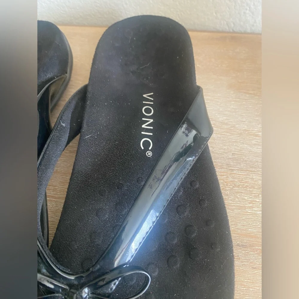 Vionic Black Flip Flop Sandal